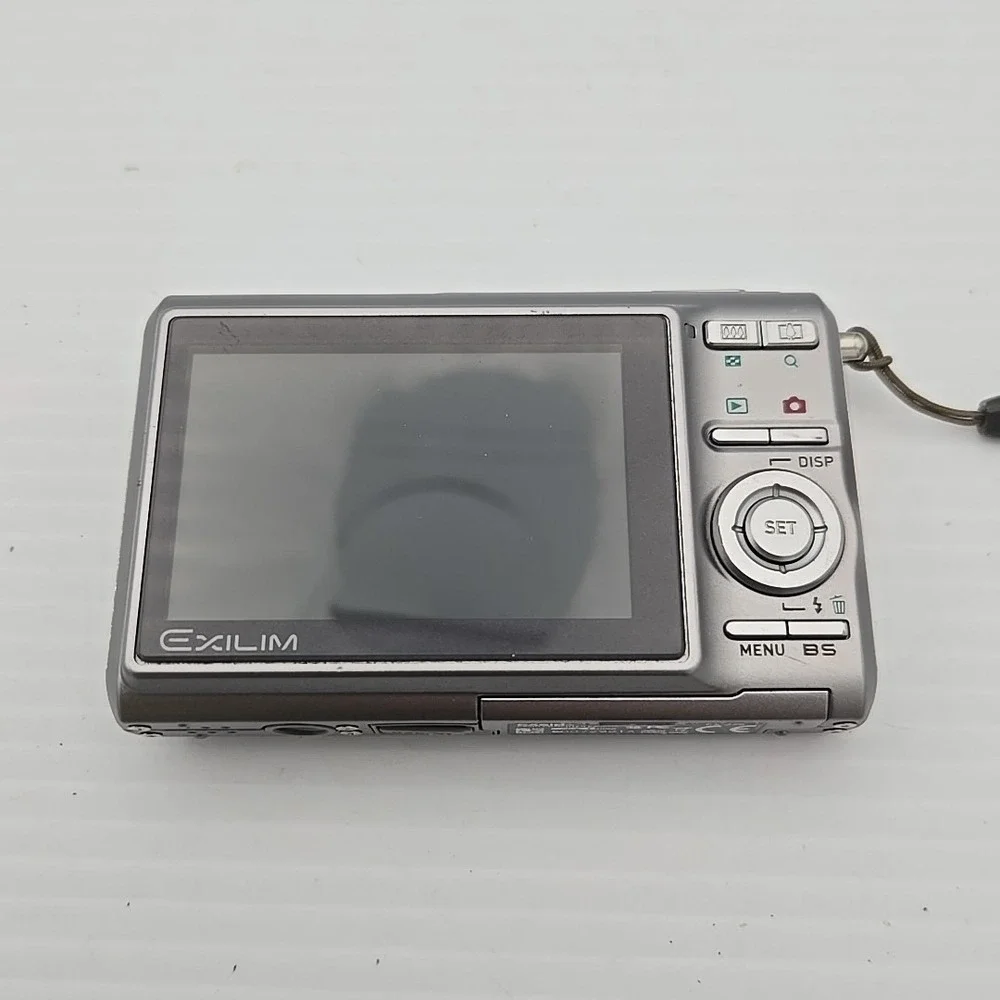 Casio EXILIM EX-Z75 7.2 MP Digital Camera (Parts Or Repair Only)